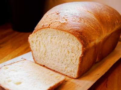 Медики объяснили опасность свежего хлеба для здоровья